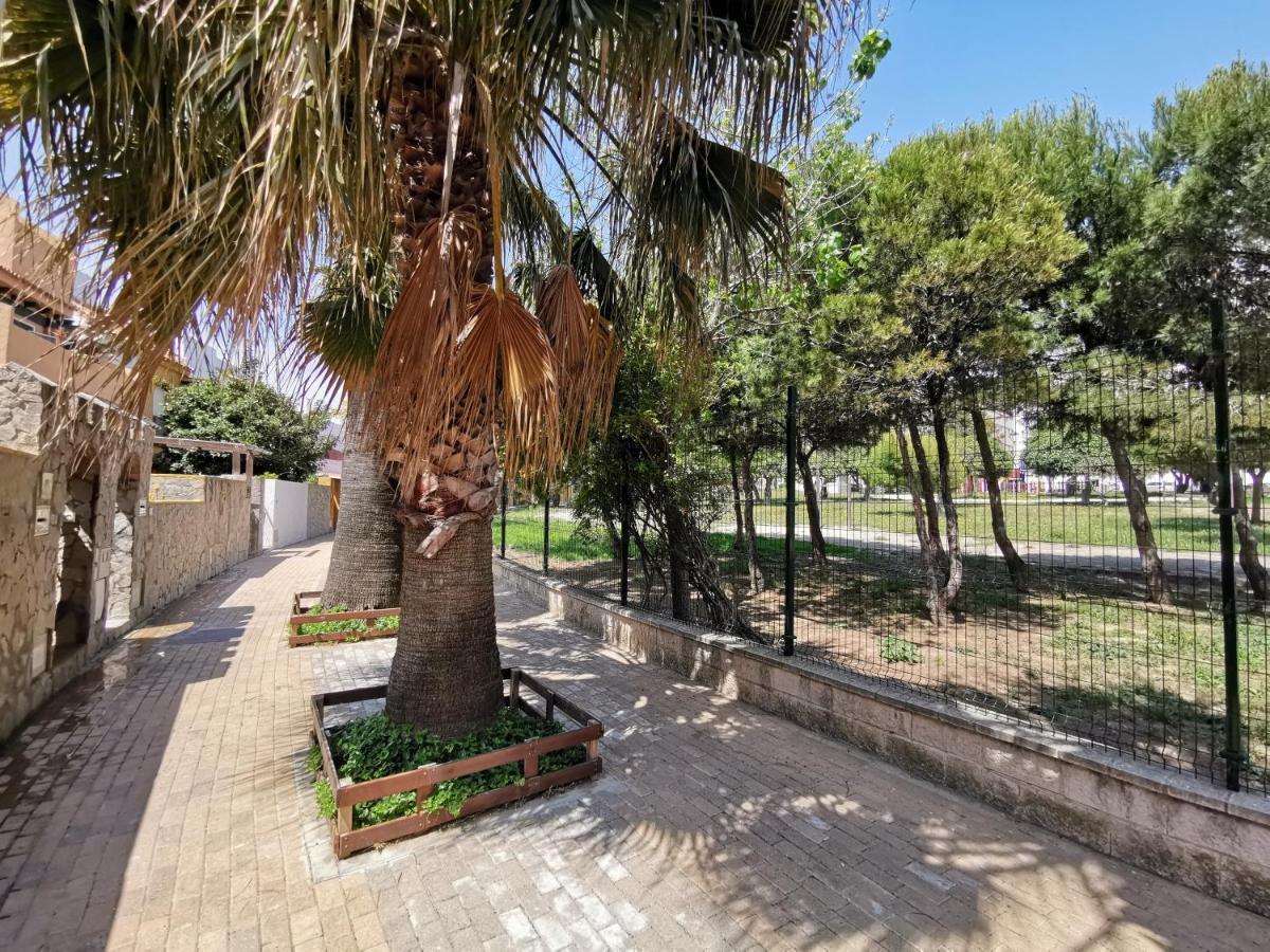 Casa Adosada Con Jardin طريفة المظهر الخارجي الصورة